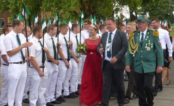 Königspaar André Majert & Melanie Flores mit Präsident Herrmann Schlebusch