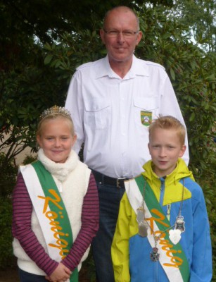 Charlotte Sträter & Karl-Leonard Westerhoff mit Präsident Helmut Schlehbusch